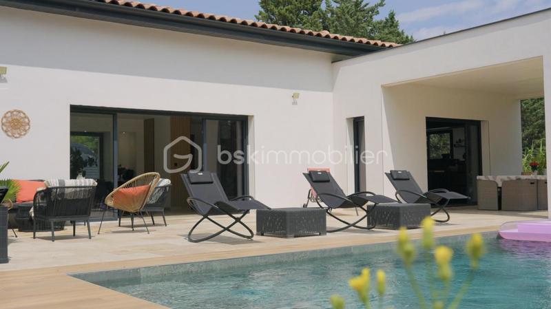 Maison - 180 m² - 6 pièces