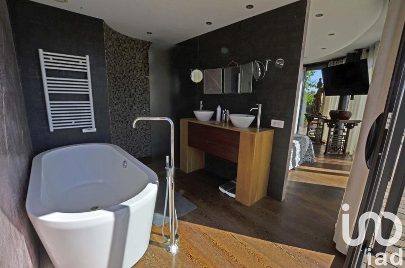 Maison de maîtres - 300 m² - 8 pièces