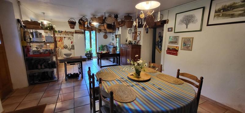 Maison - 300 m² - 12 pièces