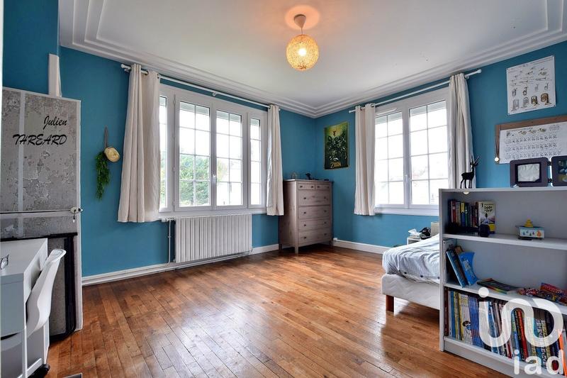 Maison - 240 m² - 8 pièces