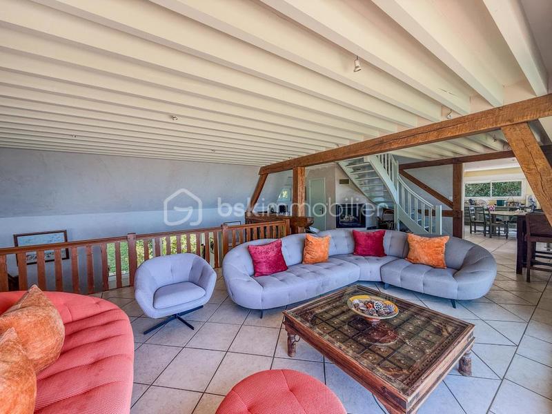 Propriété - 340 m² - 9 pièces