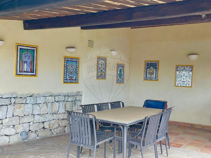 Propriété - 385 m² - 8 pièces