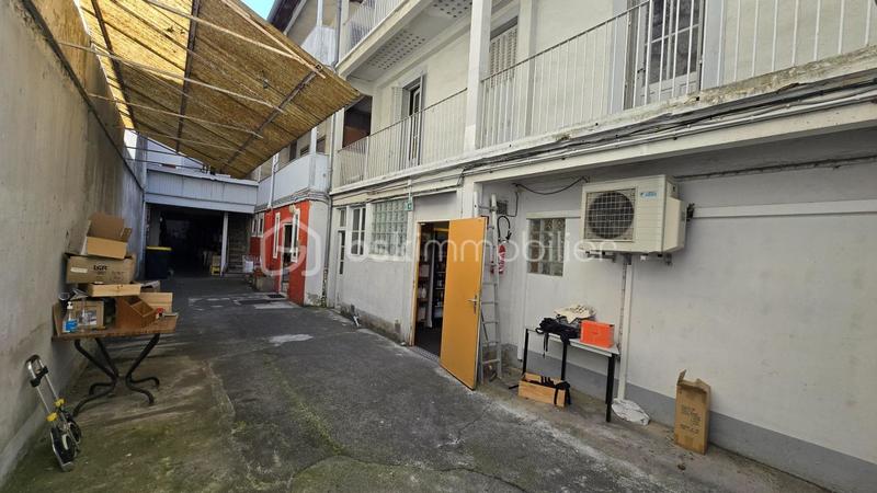 Immeuble - 705 m² - 27 pièces