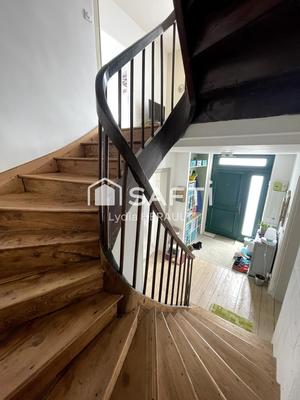 Maison - 235 m² - 8 pièces