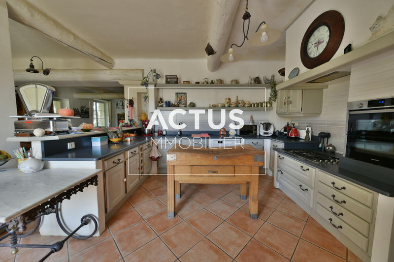 Maison - 450 m² - 12 pièces