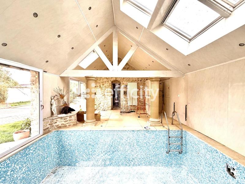 Maison - 250 m² - 7 pièces