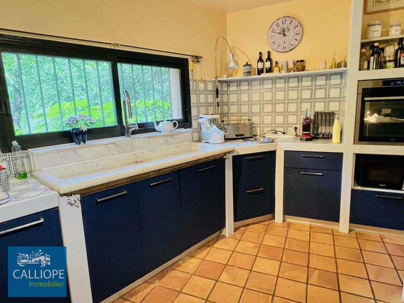 Maison - 208 m² - 8 pièces