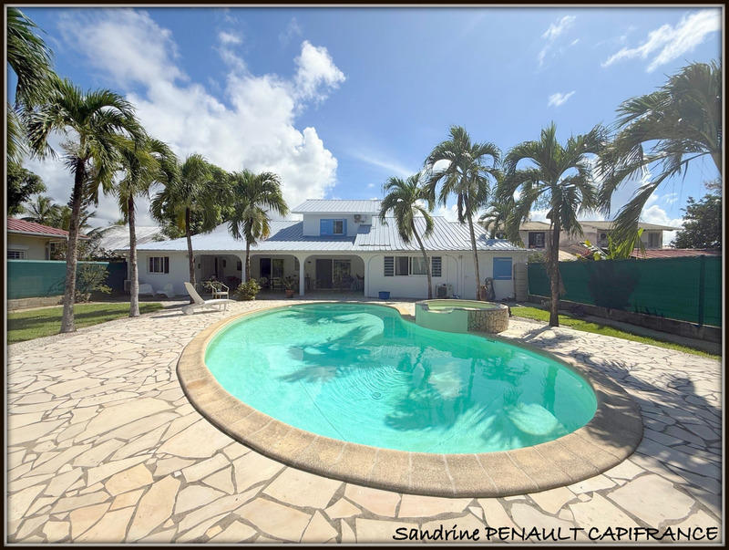 Villa - 221 m² - 7 pièces