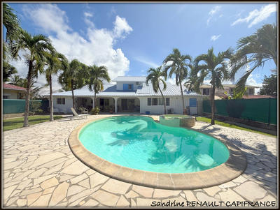 Villa - 221 m² - 7 pièces