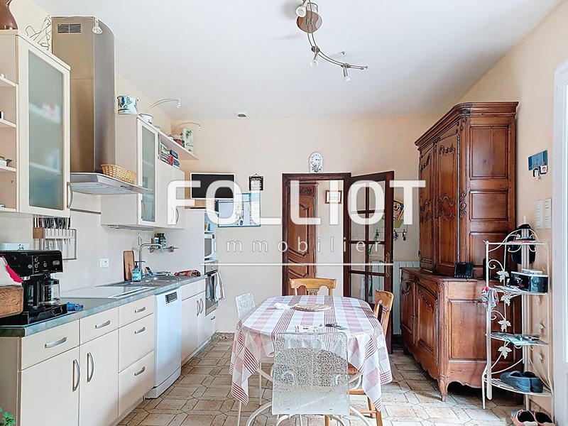 Maison - 235 m² - 7 pièces