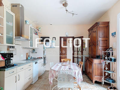 Maison - 235 m² - 7 pièces