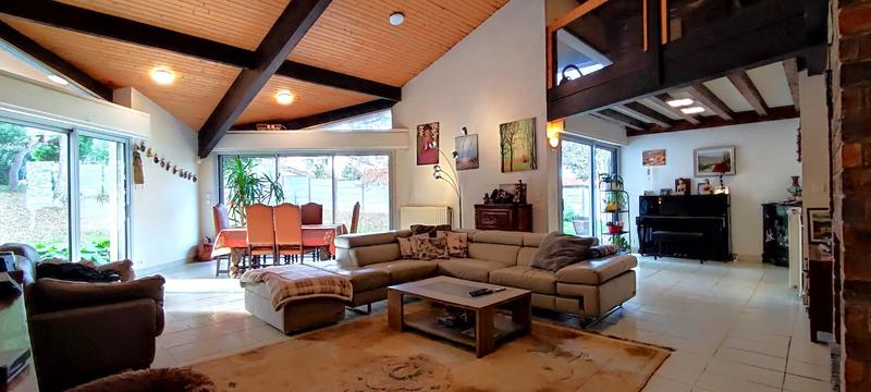 Maison - 384 m² - 11 pièces