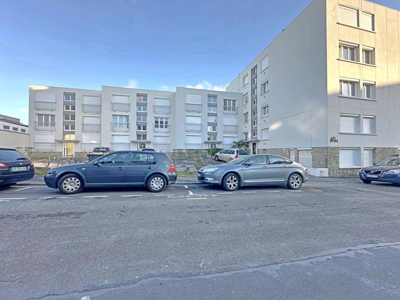 Studio - 30 m² - 1 pièce