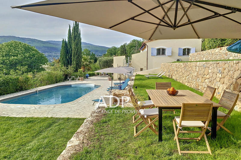 Maison - 250 m² - 7 pièces