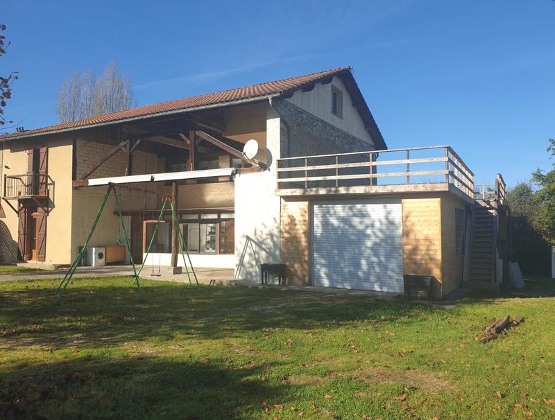 Maison traditionnelle - 166 m² - 7 pièces