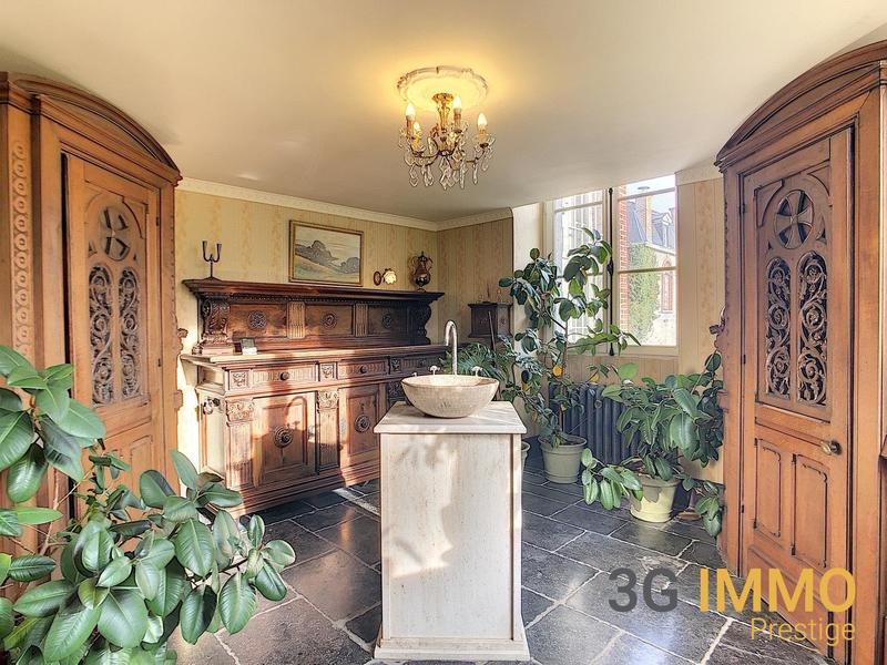 Château - 2 000 m² - 22 pièces