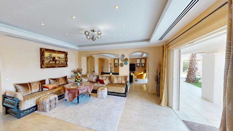 Villa - 207 m² - 8 pièces