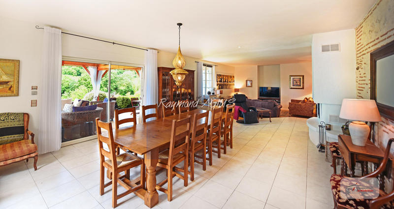 Maison - 515 m² - 16 pièces