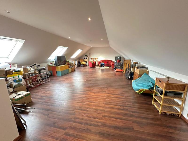 Maison - 350 m² - 8 pièces