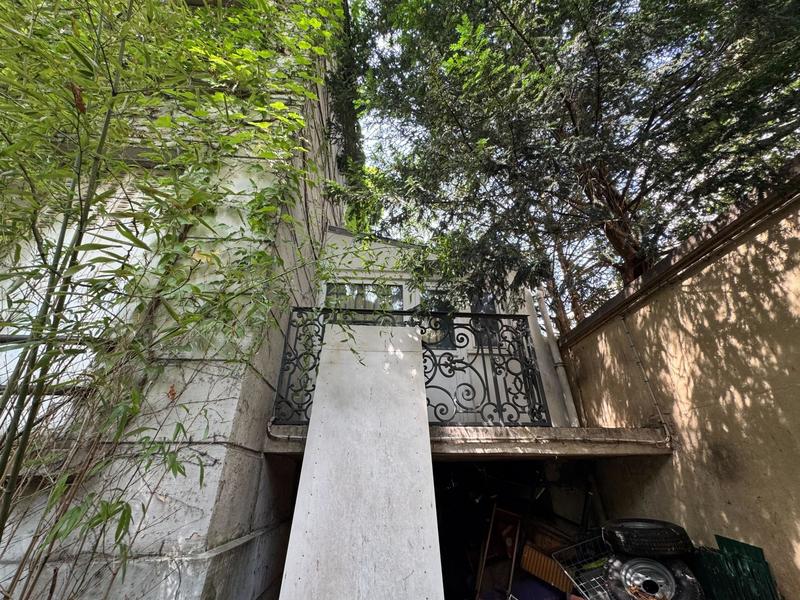 Maison - 270 m² - 11 pièces