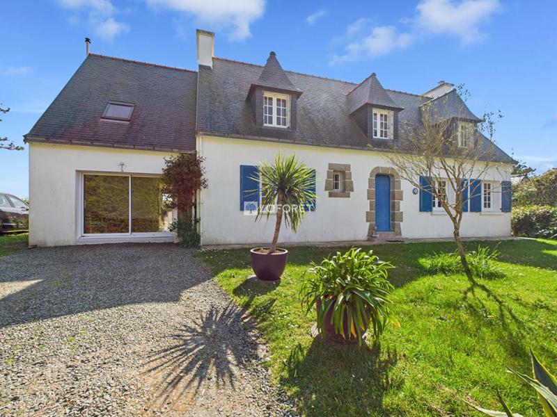 Maison - 180 m² - 8 pièces