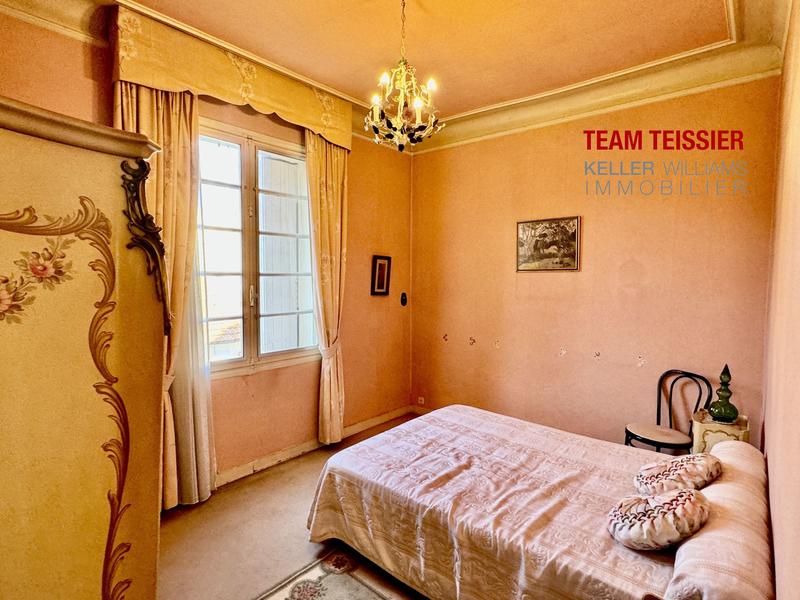 Maison - 240 m² - 9 pièces