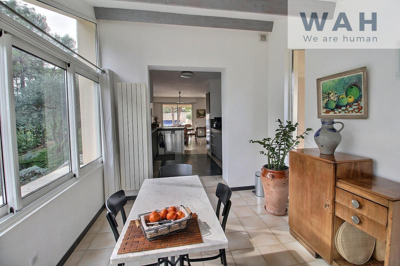 Maison - 220 m² - 8 pièces