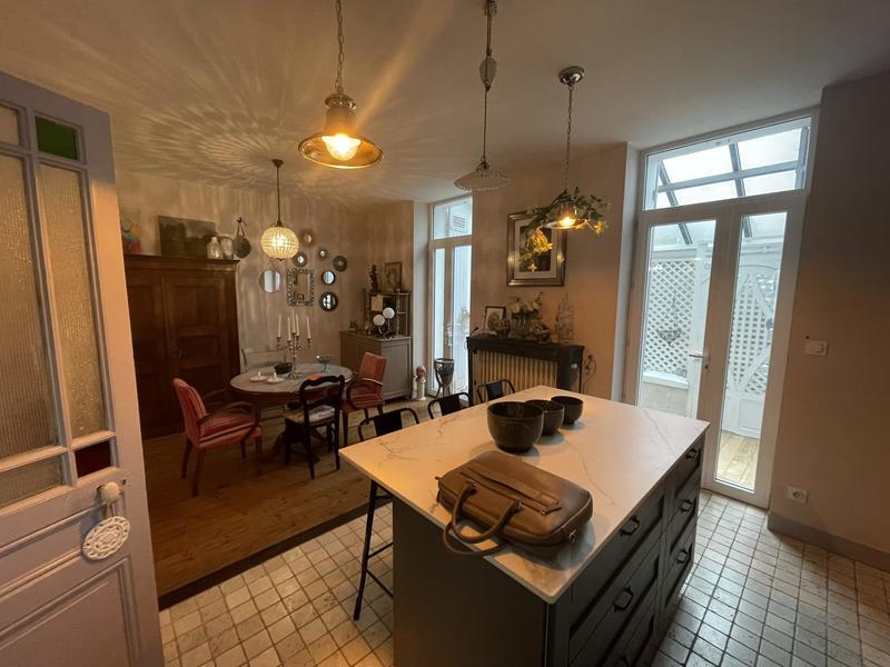 Maison traditionnelle - 122 m² - 6 pièces