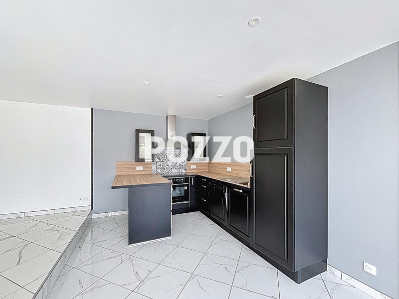 Maison - 151 m² - 6 pièces