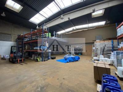 Entrepôt - 830 m²