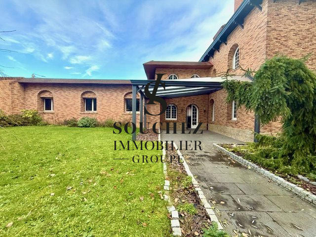 Maison - 352 m² - 10 pièces