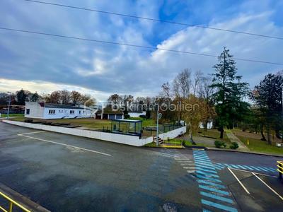 Bureau - 9 000 m² - 50 pièces