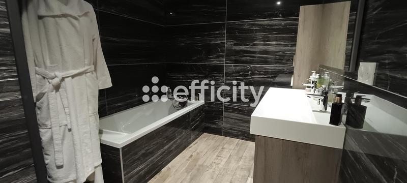 Maison - 180 m² - 4 pièces