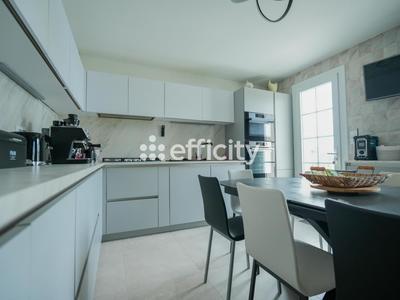 Maison - 210 m² - 7 pièces