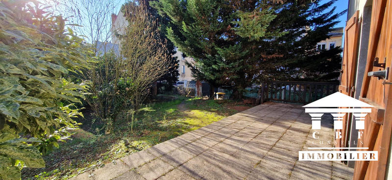 Maison - 220 m² - 10 pièces