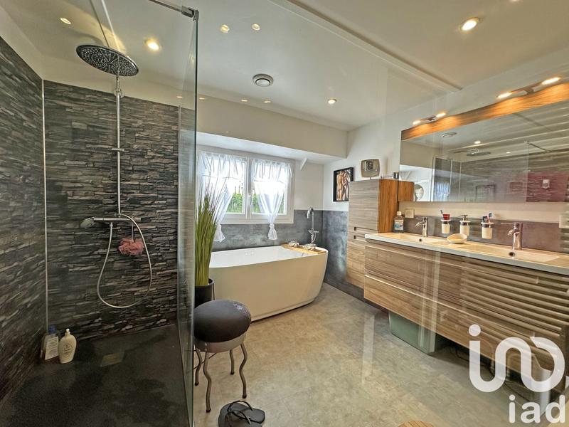 Maison - 170 m² - 5 pièces