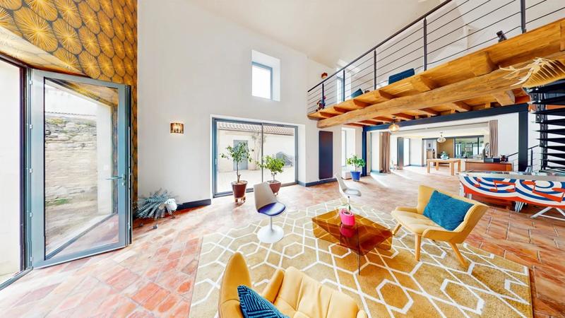 Propriété - 291 m² - 9 pièces