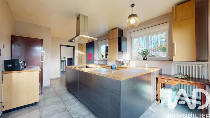 Maison - 305 m² - 13 pièces