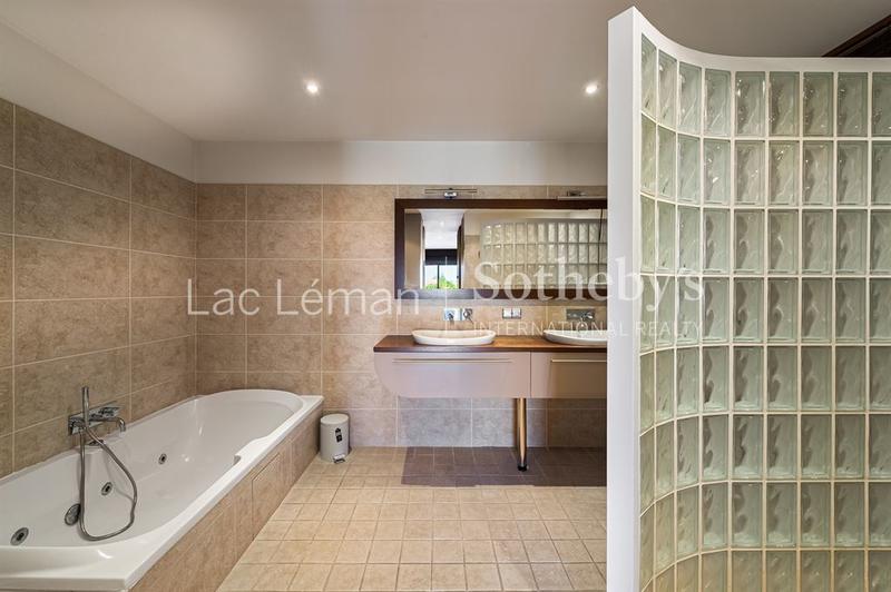 Maison d'architecte - 249 m² - 8 pièces