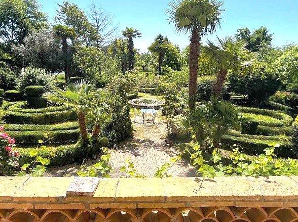 Château - 330 m² - 10 pièces