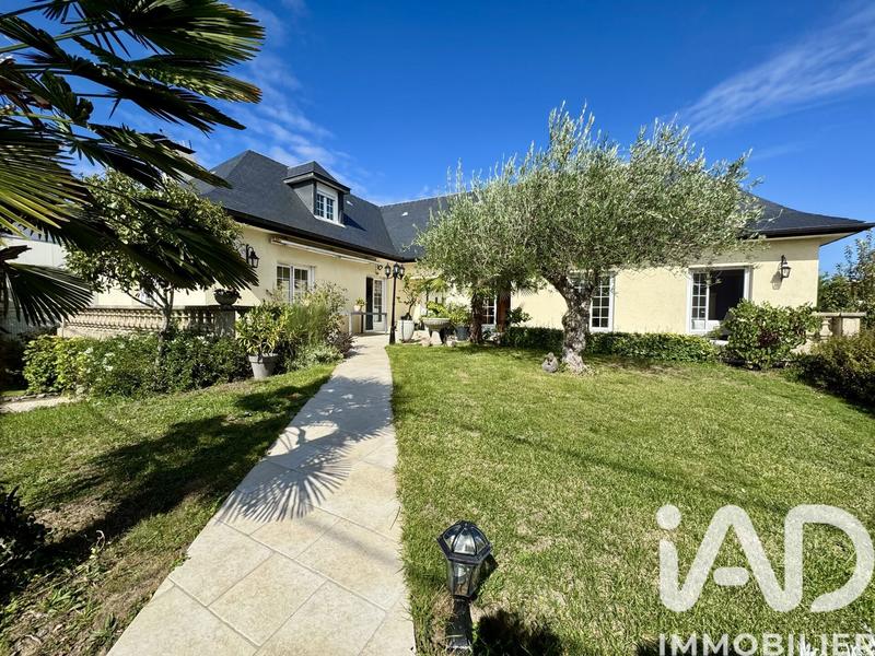 Maison - 300 m² - 8 pièces