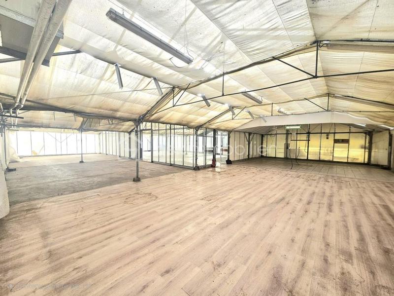 Local commercial - 825 m² - 8 pièces