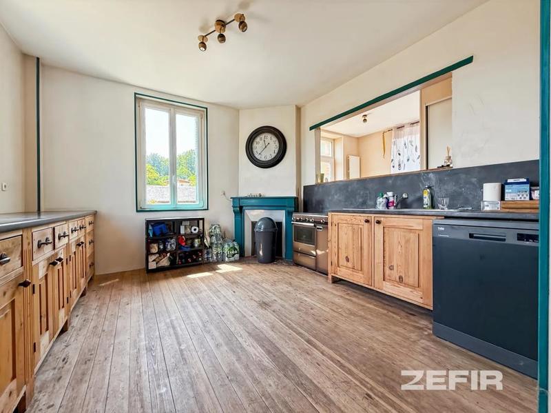 Maison - 149 m² - 9 pièces