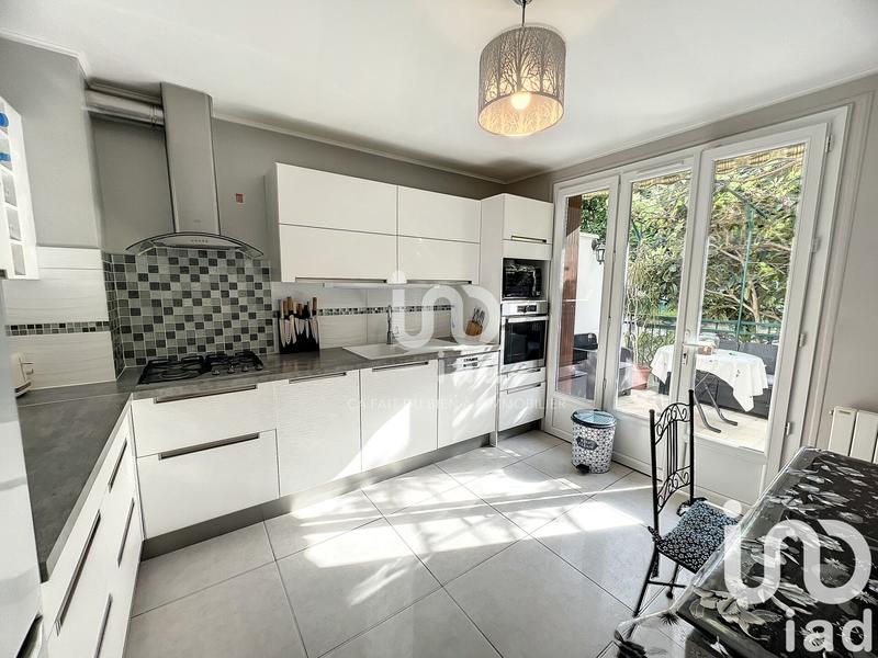 Maison - 220 m² - 9 pièces