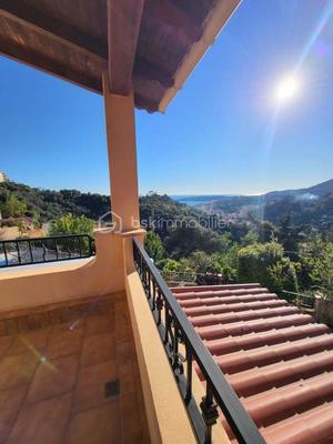 Villa - 247 m² - 5 pièces