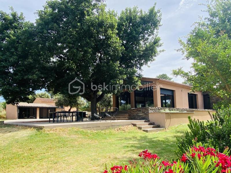 Propriété - 237 m² - 8 pièces