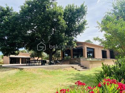 Propriété - 237 m² - 8 pièces