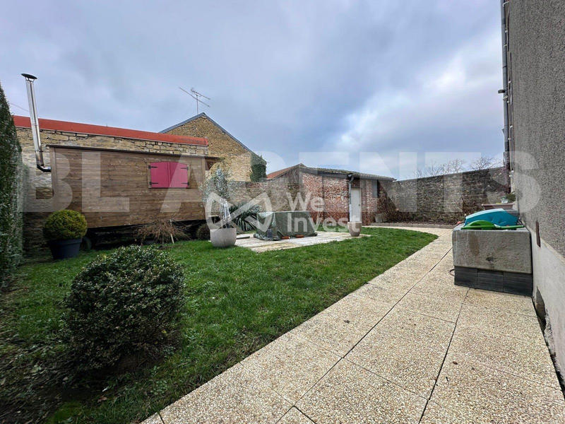 Maison - 247 m² - 10 pièces