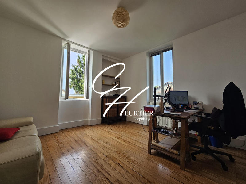 Maison - 224 m² - 9 pièces