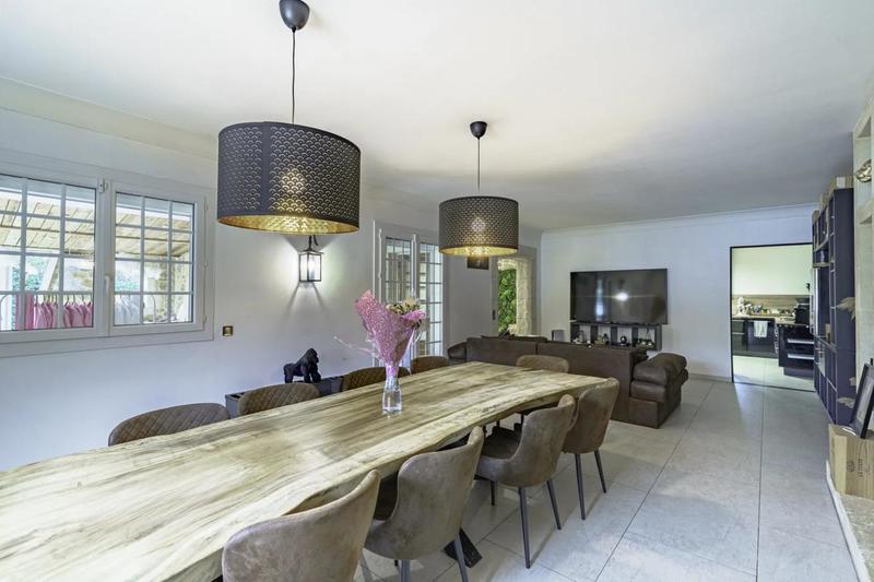 Maison - 340 m² - 11 pièces